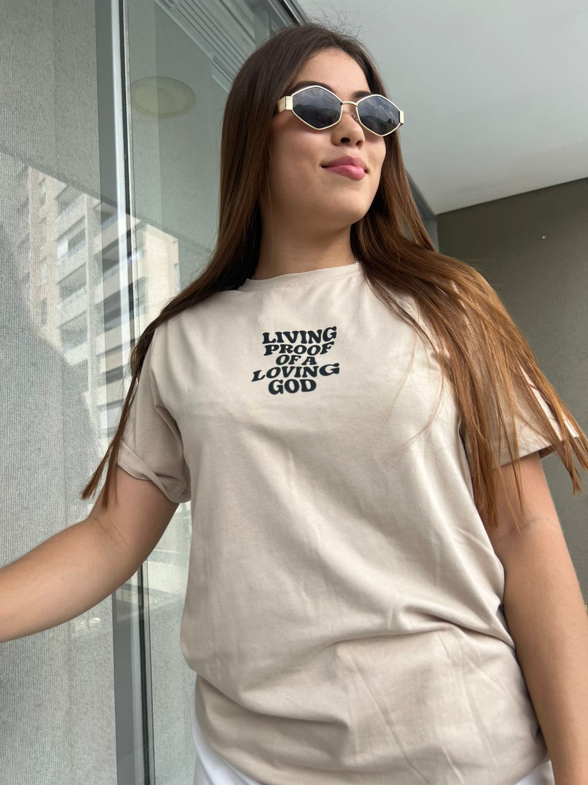Camiseta Dama Living Proof Of A Loving God - Imagen 3